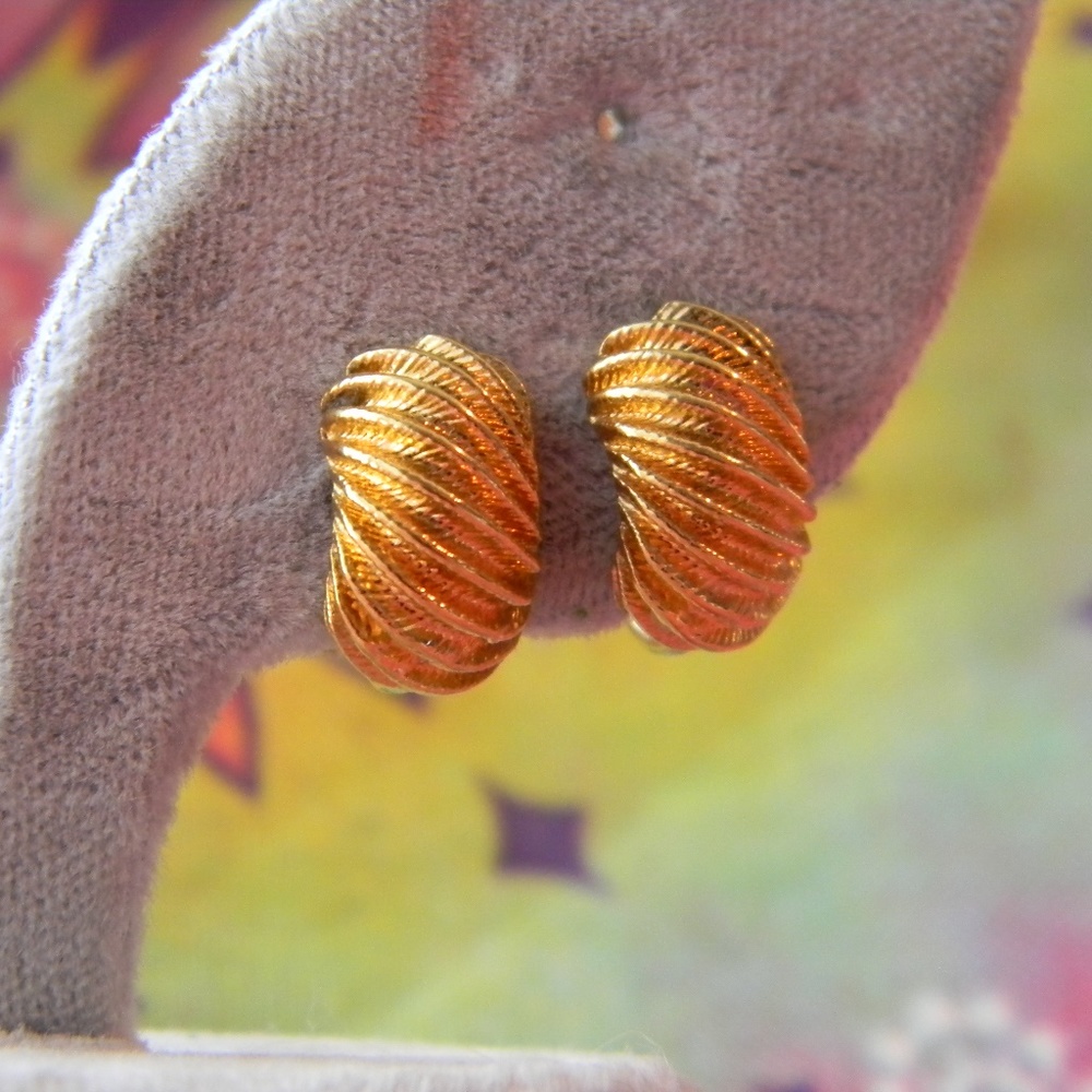 Faux Sliver & Gold Shell Earring Bundle - Picture 4 of 8
